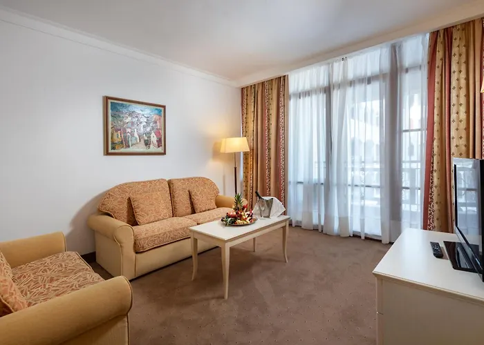 Курортний комплекс Helena Sands