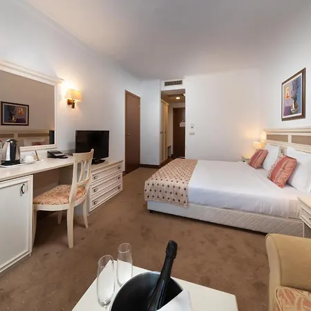 Курортний комплекс Helena Sands 5*