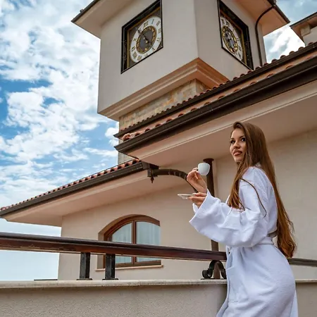 منتجع Helena Sands 5*